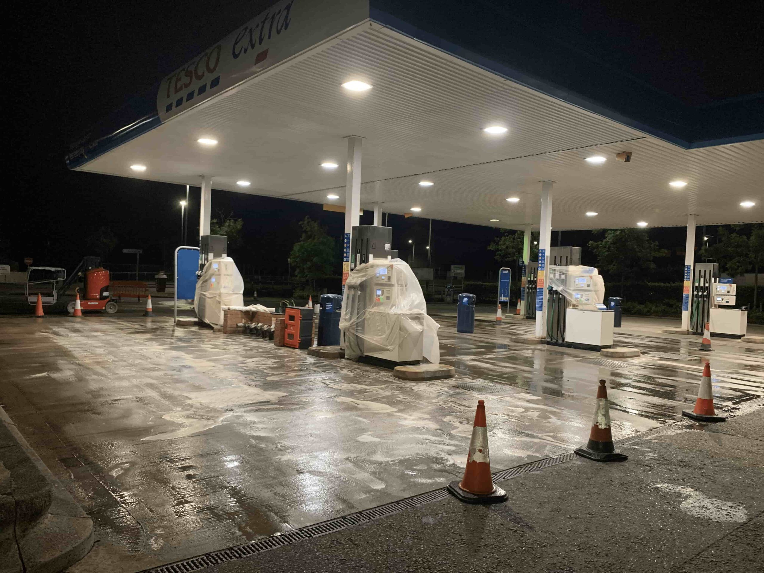 Expert handling of facility maintenance tasks.